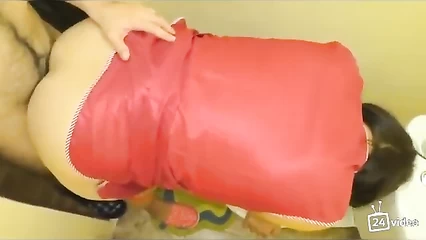 Вставил тёще в туалете