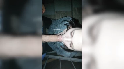 Отсосала хер женатому мужчине в подъезде