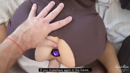 Дождалась ёбаря с пробкой в анусе