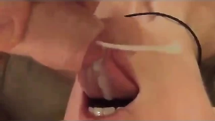 Член кончает в рот и на лицо