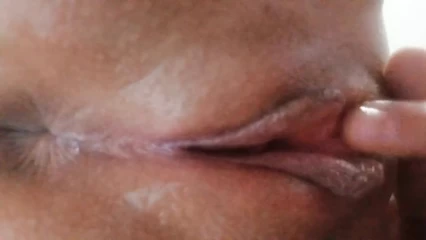 Девушка для меня дрочит