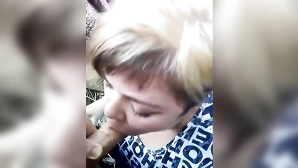 Дал замужней за щеку под забором