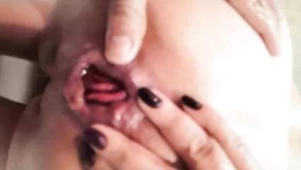 Подготовила попу и дала в ванной