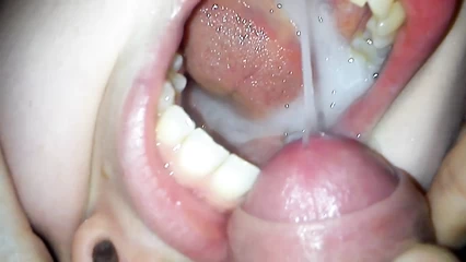 Кончил в рот жене