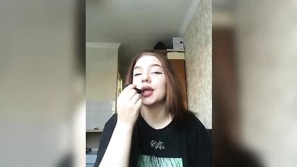 Целует залупу и трогает клитор