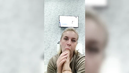 Бабёнка хочет в рот
