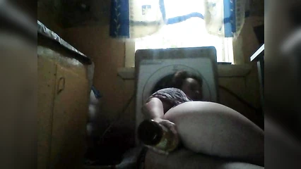 Лика пустила бутылку в дело