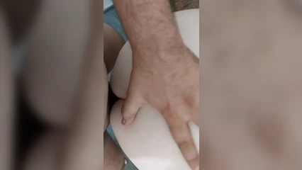 Соседка вышла на перепихон, пока её муж пошёл пить пиво