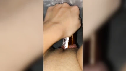 Девушка дрочит тушью