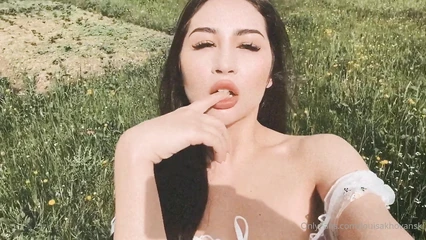 Эротика на лесной полянке