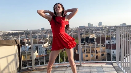 Озорное поведение на крыше