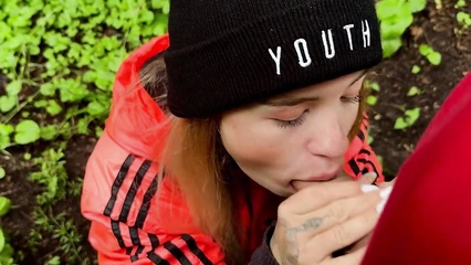 Прекрасный минетик в лесочке