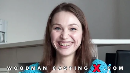 Вудман берет два интервью у модели
