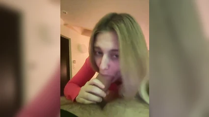 Блонда строчит кожаный леденец с яйцами