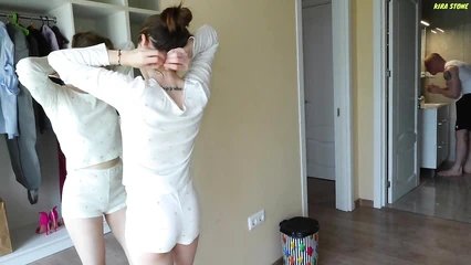 Необычно трахнул наивную подружку