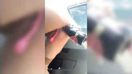 Подрочила себе задницу бутылкой