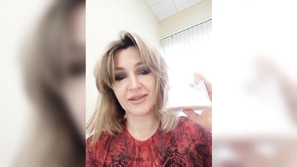 Анна и себя показала, и пописать успела