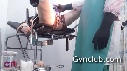 Зрелая женщина на осмотре гинеколога