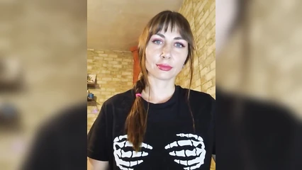 Показала себя за монетки 3