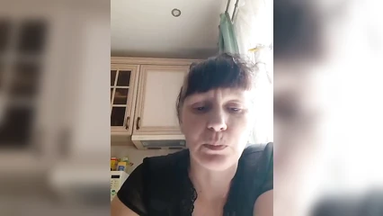 Зрелка показала трусики и попку