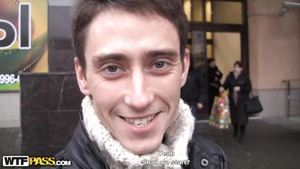 Вдвоем сняли худышку на улице и раздолбили ей анус