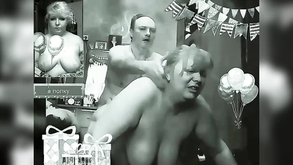 Поздравила попой