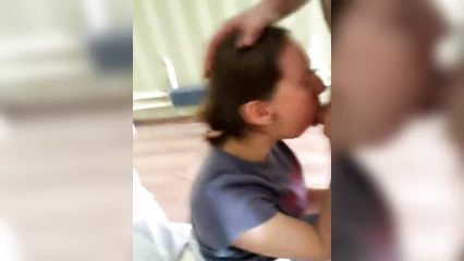 Ебу девушку в рот и обильно кончаю