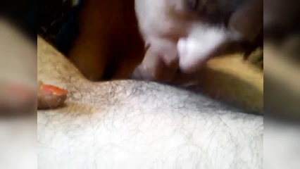 Облизала яйца и начала сосать