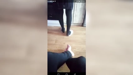 Чувак палит свою жену