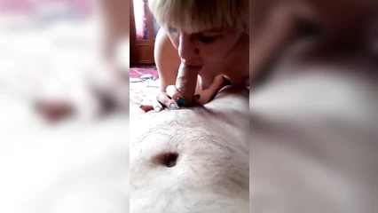 Снимаю, как блондинка Вера целует мне член