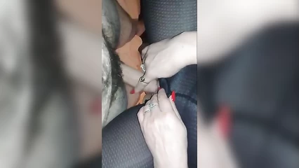 Моя зрелая соседка всегда надевает для меня колготки