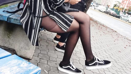 Малышка с длинным разрезом