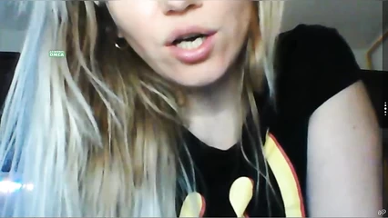 Вероника шалит и общается по вебке