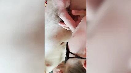 Снимаю минет и кончаю в рот