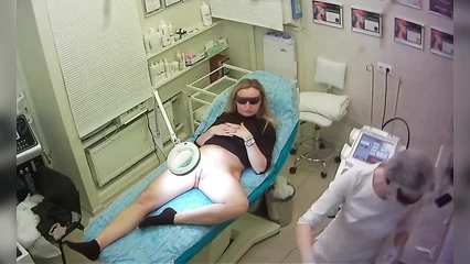 На приёме у косметолога